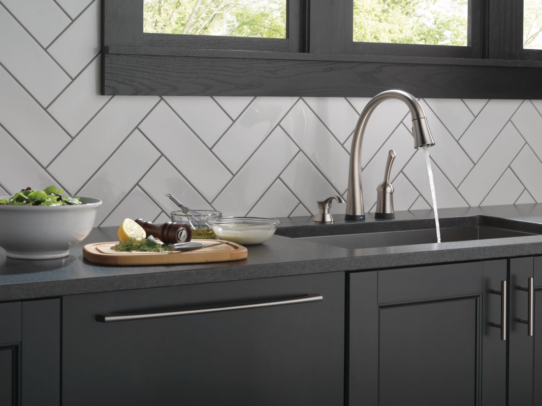 980TSSSDDST in Brilliance Stainless by Delta