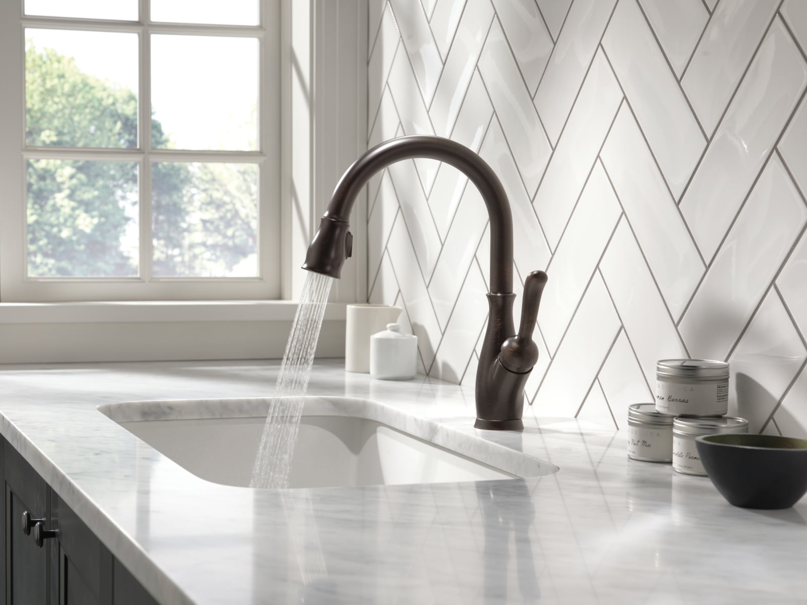Delta 9178 Ar Dst Arctic Stainless Leland Pull Down Kitchen Faucet