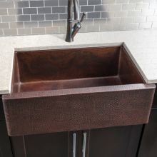 Hammered stainless steel farmhouse sink