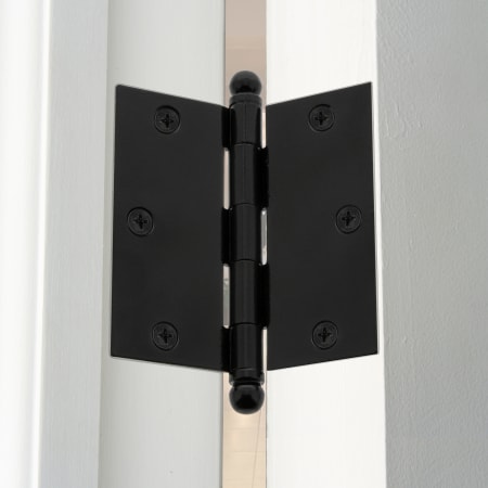 A large image of the Ageless Iron 600013-BT-3.5-HINGE-SQ Lifestyle