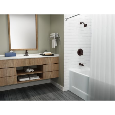 A large image of the American Standard 7075.004 American Standard-7075.004-Full Bathroom View