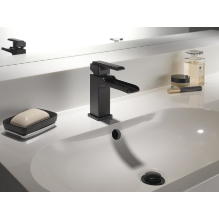 Delta 568lf Lpu Chrome Ara 1 2 Gpm Single Hole Waterfall