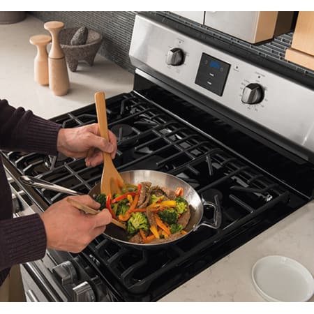 A large image of the Frigidaire FPGF3077Q Frigidaire FPGF3077Q