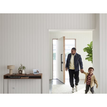 A large image of the Google Nest Hub Max fam2