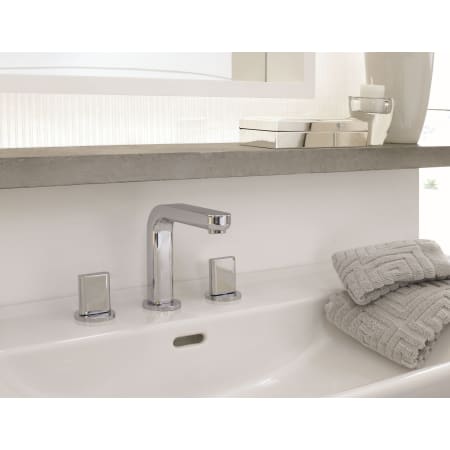 A large image of the Hansgrohe 31063 Alternate Image