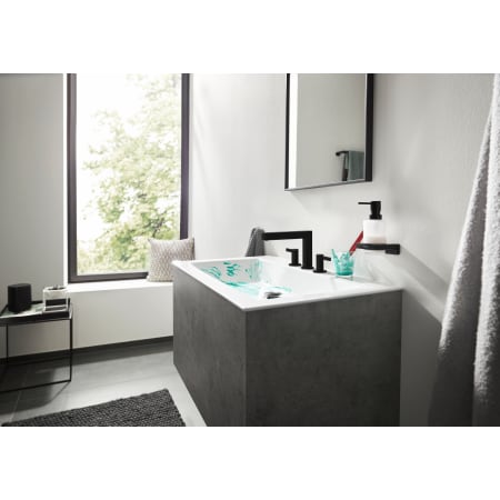 A large image of the Hansgrohe 76033 Alternate Image