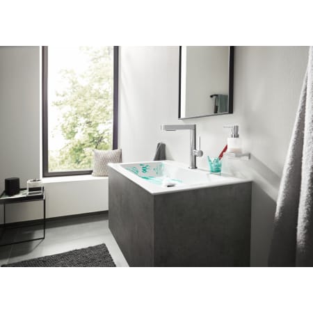 A large image of the Hansgrohe 76063 Alternate Image