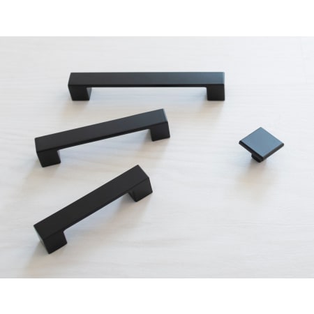 A large image of the Hickory Hardware R077756-10PACK Matte Black