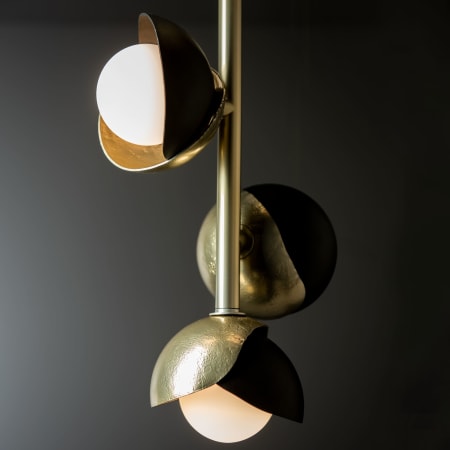 A large image of the Hubbardton Forge 131611 Modern Brass / Black / Opal