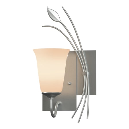 A large image of the Hubbardton Forge 205122-RIGHT Vintage Platinum / Opal