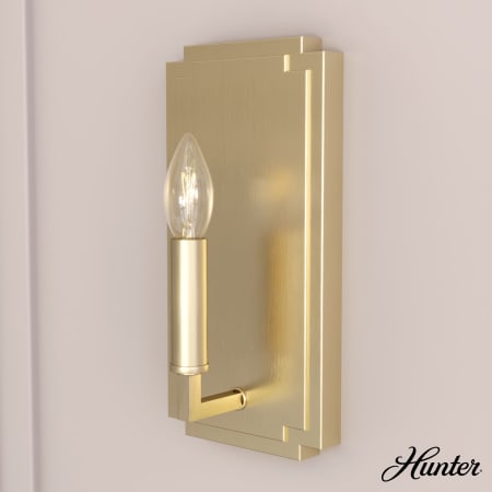A large image of the Hunter Zoanne 5 Sconce Alternate Image