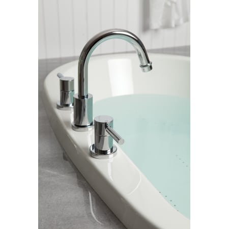 A large image of the Jacuzzi MIO7242 WCR 5CH Jacuzzi MIO7242 WCR 5CH