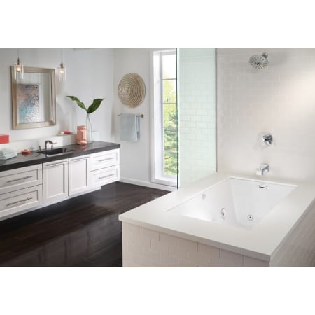A large image of the Jacuzzi ELL6036WRL4CW Jacuzzi ELL6036WRL4CW