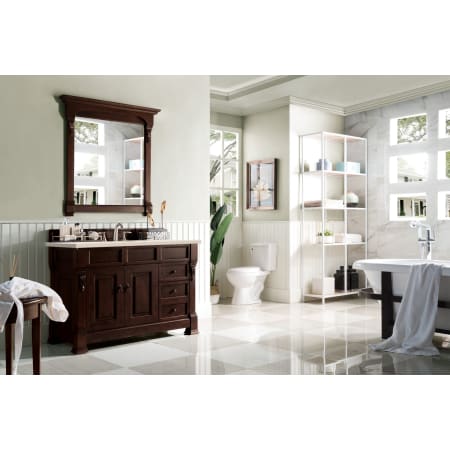 A large image of the James Martin Vanities 147-114-526-3EMR Alternate Image