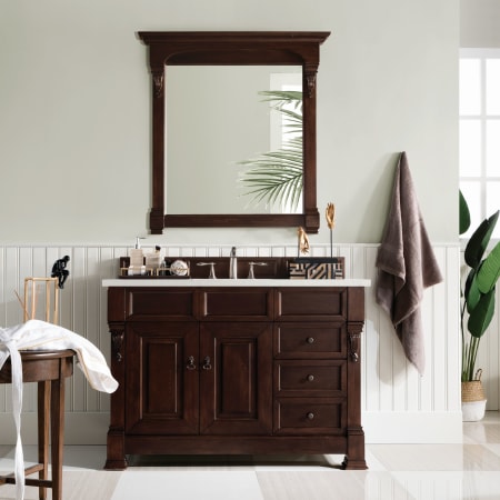 A large image of the James Martin Vanities 147-114-526-3LDL Alternate Image