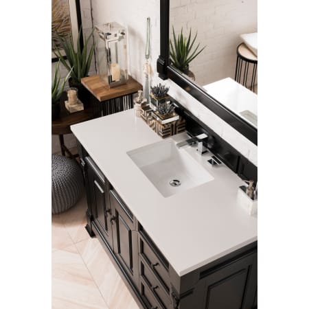 A large image of the James Martin Vanities 147-114-526-3WZ Alternate Image