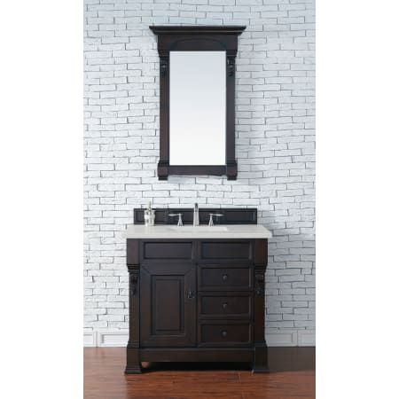 A large image of the James Martin Vanities 147-114-556-3LDL Alternate Image