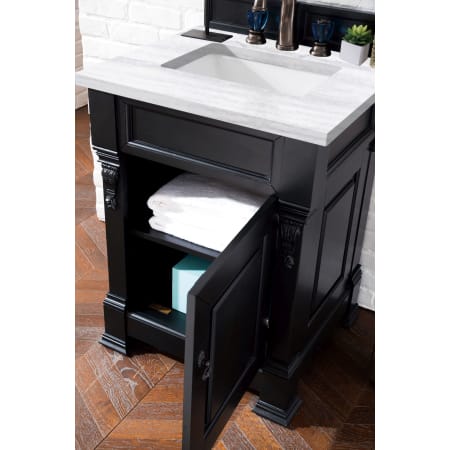 A large image of the James Martin Vanities 147-114-V26-3AF Alternate Image