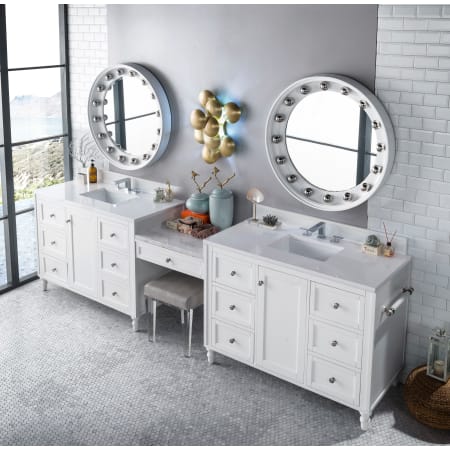 A large image of the James Martin Vanities 301-V122-DU-3WZ Alternate Image