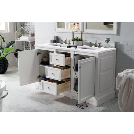 A large image of the James Martin Vanities 825-V60D-3AF Alternate Image