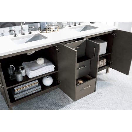 A large image of the James Martin Vanities 850-V72-3WZ Alternate Image