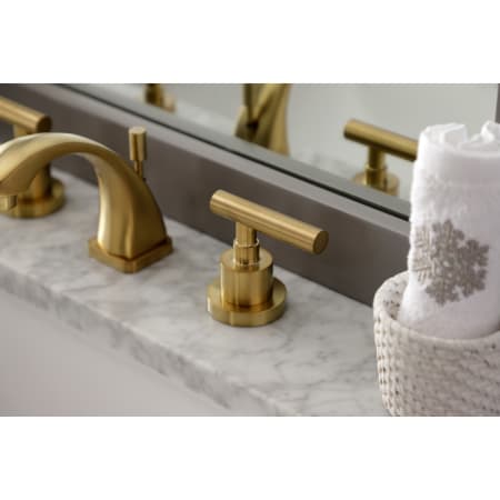 Kingston Brass KS4943CML Manhattan 8 in Widespread Bathroom Faucet Antique Brass