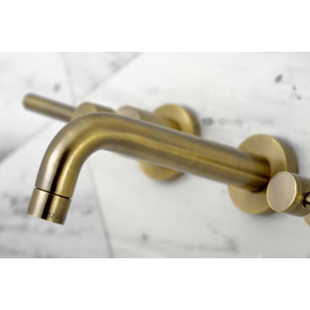 A large image of the Kingston Brass KS812.DL Alternate View