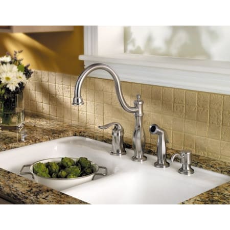 A large image of the Pfister LF-026-4TW Pfister-LF-026-4TW-Beauty Image