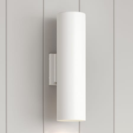 A large image of the Signature Hardware 953845-16 Matte White
