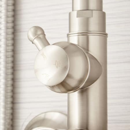 A large image of the Signature Hardware 939624 Signature Hardware-939624-Diverter Detail