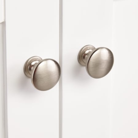 A large image of the Signature Hardware 942014-8 Signature Hardware-942014-8-Vanity Cabinet Hardware Detail