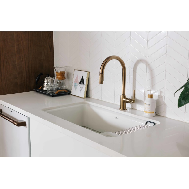 Brizo 64043LF-GL Luxe Gold Litze Single Handle Arc Spout SmartTouch Pull  Down Kitchen Faucet with Knurled Handle and On/Off Touch Activation -  Limited Lifetime Warranty (5 Year on Electronic Parts) 