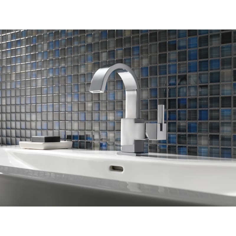 https://s3.img-b.com/image/private/c_lpad,f_auto,h_800,t_base,w_800/v3/product/delta/delta-553lf-installed-faucet-in-chrome-2291.jpg