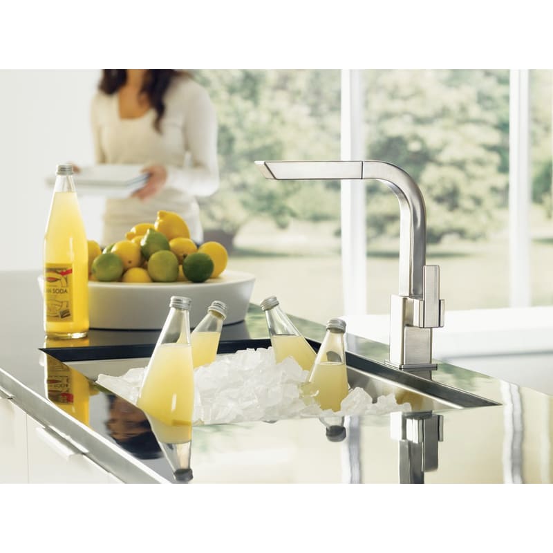 Moen S7597SRS Spot Resist Stainless 90 Degree Pullout Spray ...