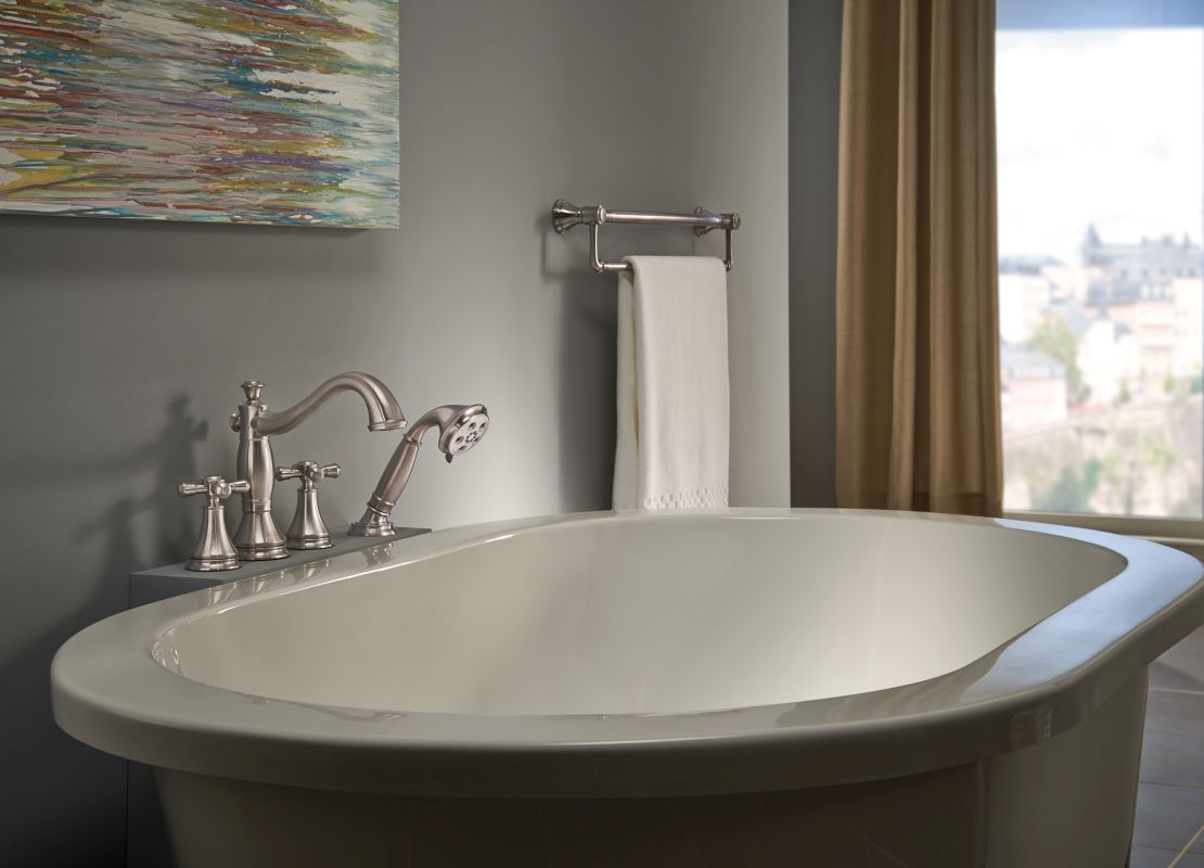 Delta 41319 Ss Brilliance Stainless 24 Towel Bar With Assist Bar