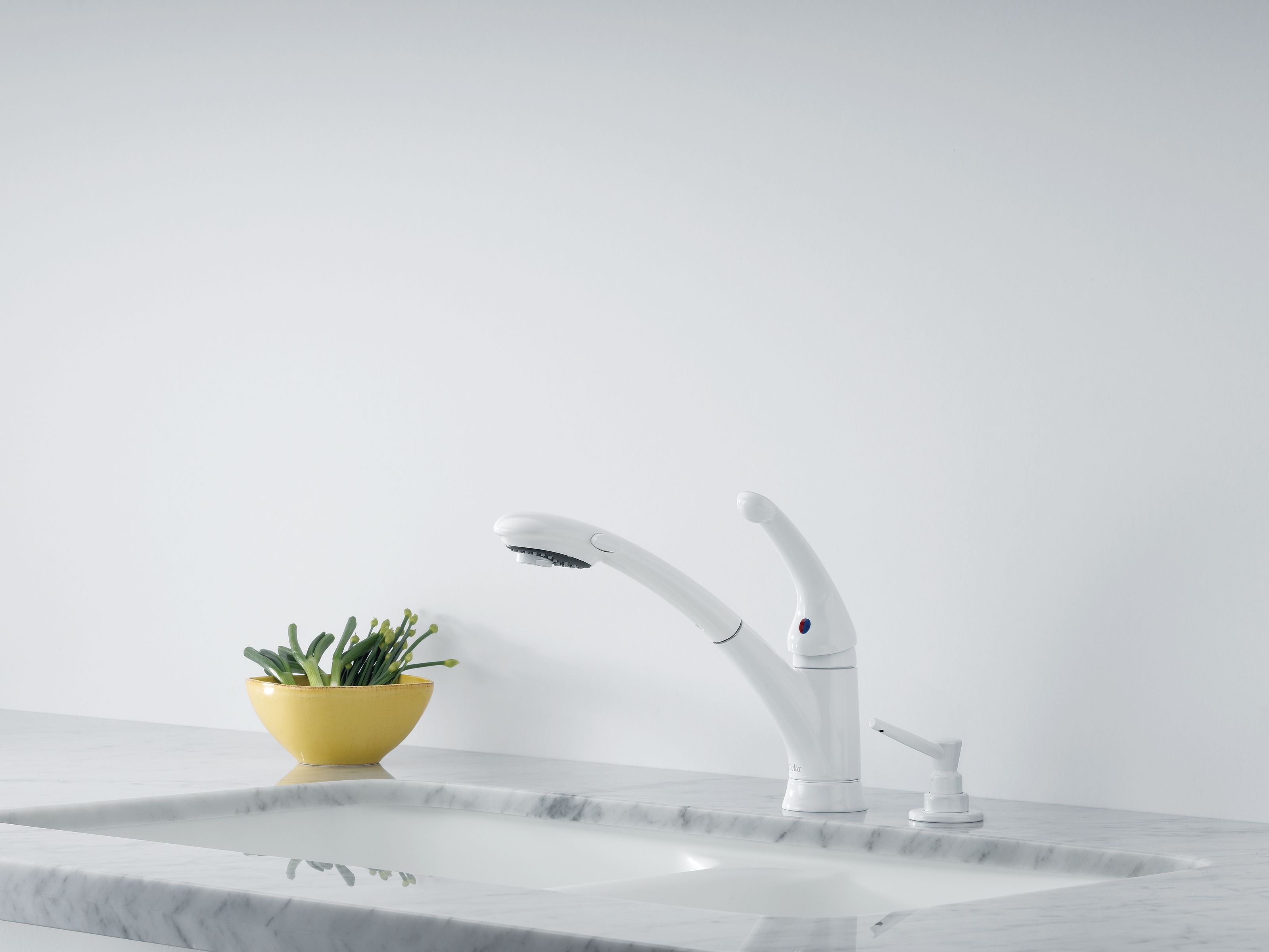 Delta 470 Bl Dst Black Signature Pull Out Kitchen Faucet With Delta 470 Bl Dst Black Signature Pull Out Kitchen Faucet With Optional Base Plate Includes Lifetime Warranty Faucetdirect