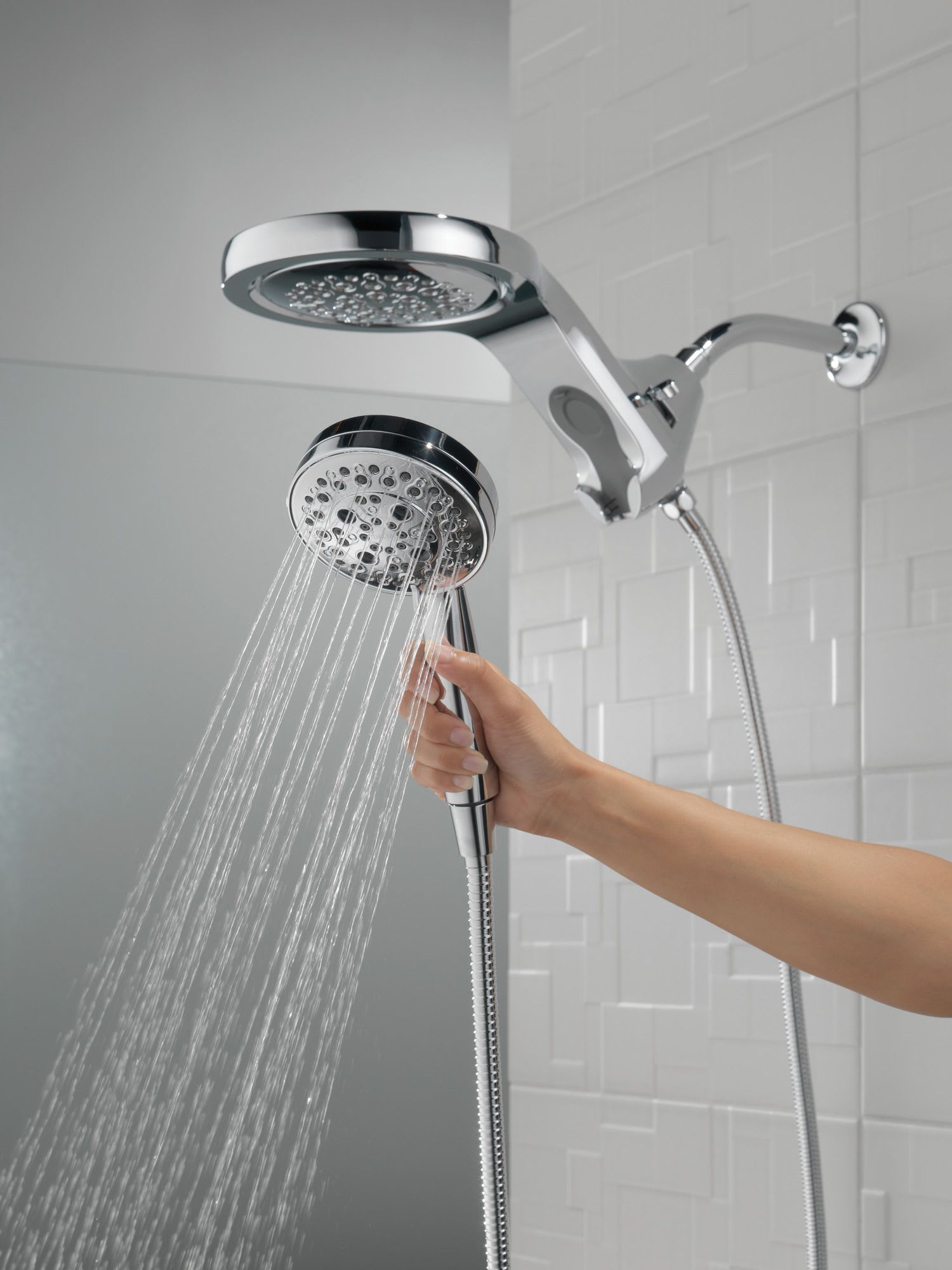 Delta 58680 Ss25 Brilliance Stainless Hydrorain Universal Showering 2 5 Gpm Multi Function Shower Head With Hand Shower Faucet Com