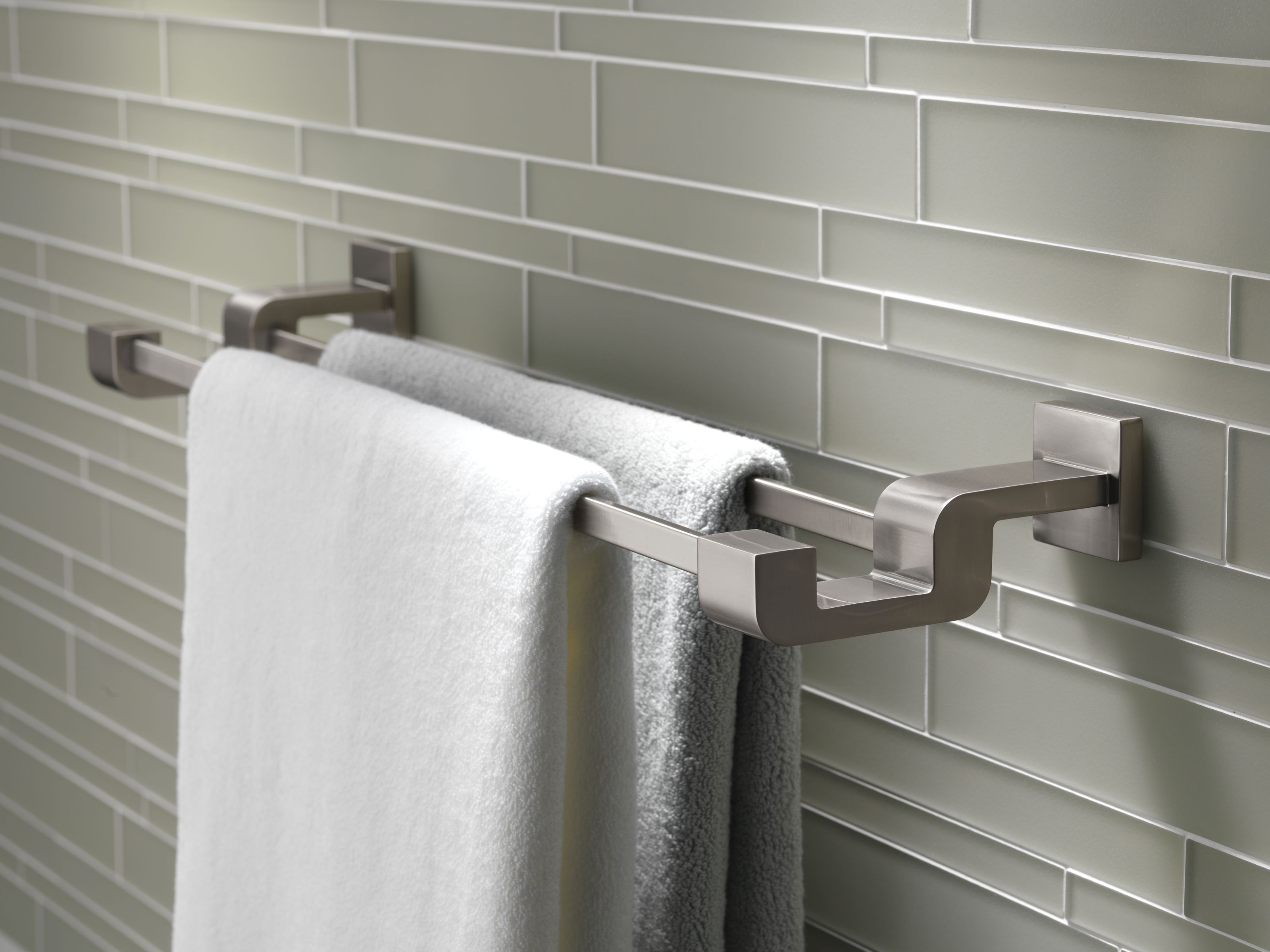 Delta 77525 Chrome Ara 24 Wall Mounted Double Towel Bar Faucet