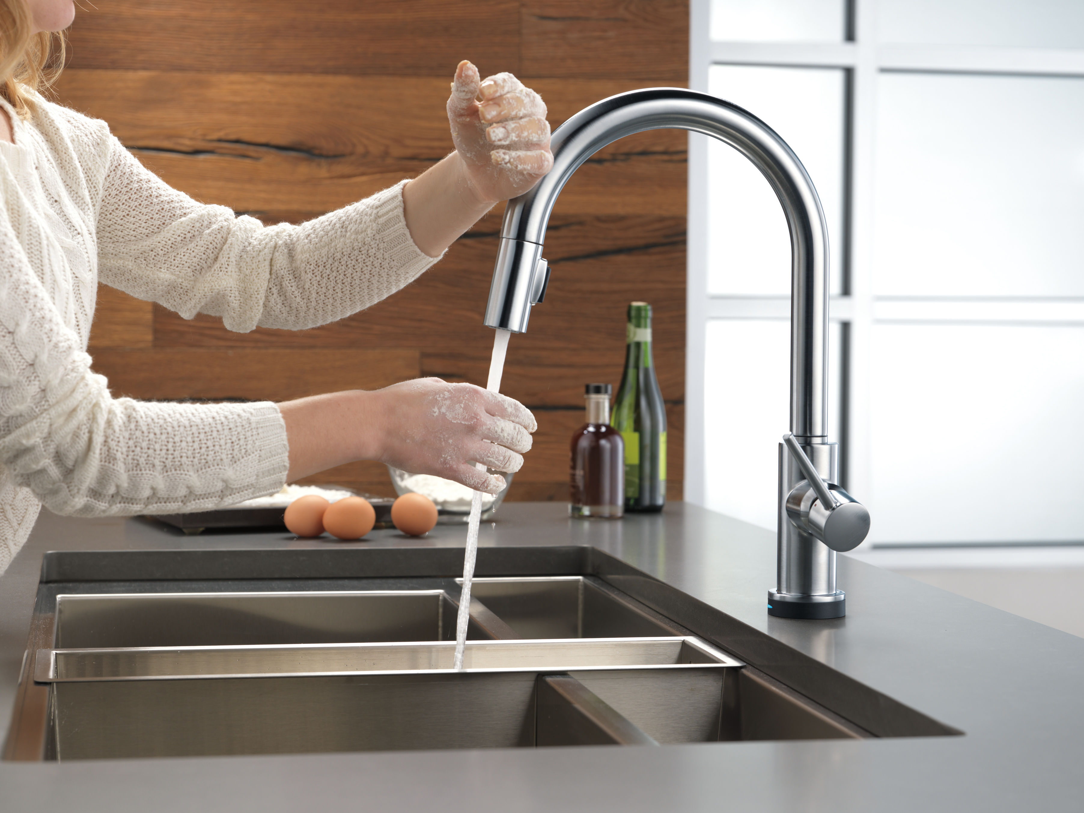 Delta 9159t Dst Chrome Trinsic Pull Down Kitchen Faucet With On Off Touch Activation Magnetic Docking Spray Head Includes Lifetime Warranty 5 Year On Electronic Parts Faucetdirect Com