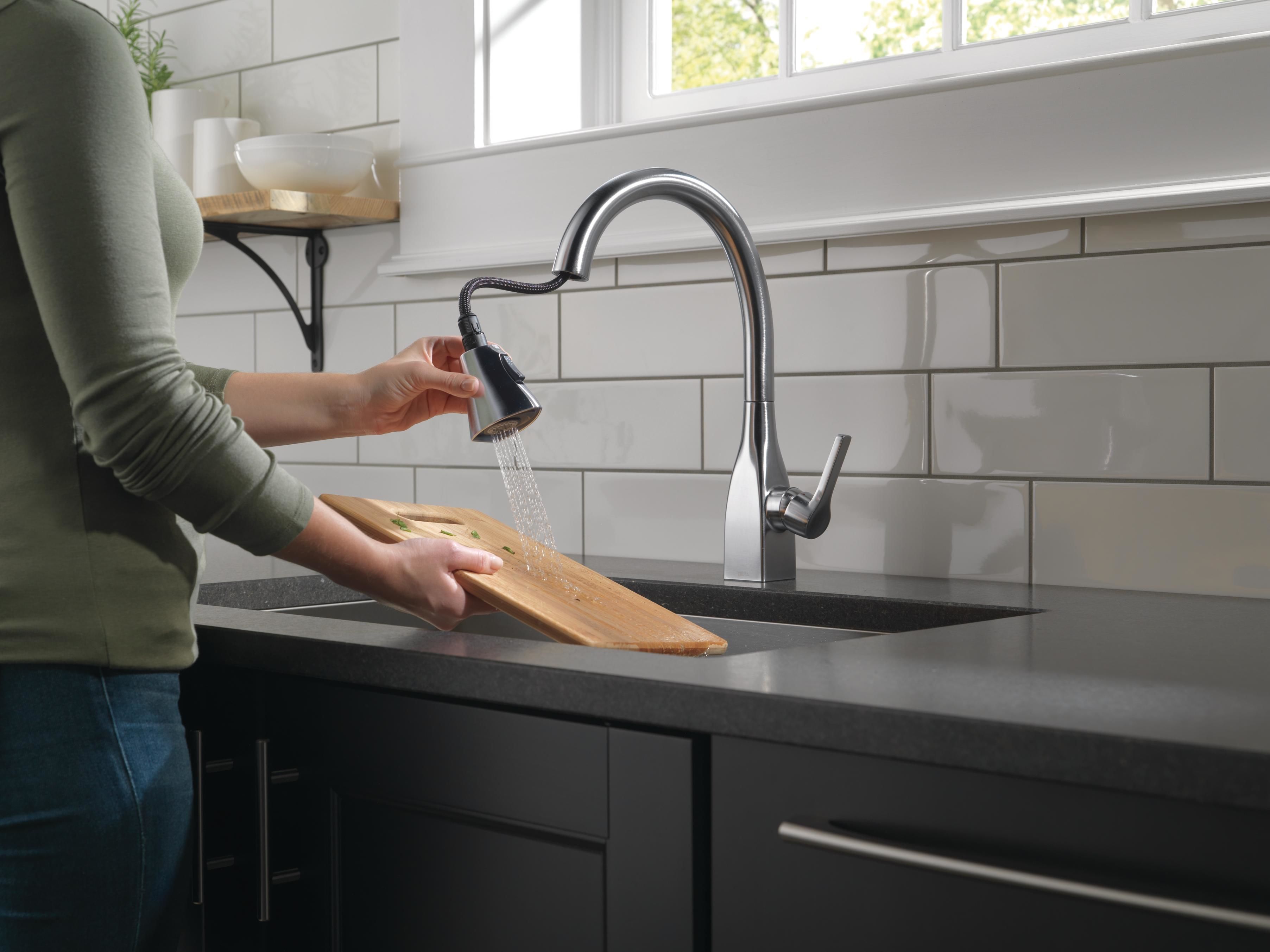 Delta 9183-DST Chrome Mateo 1.8 GPM Single Hole Kitchen ...