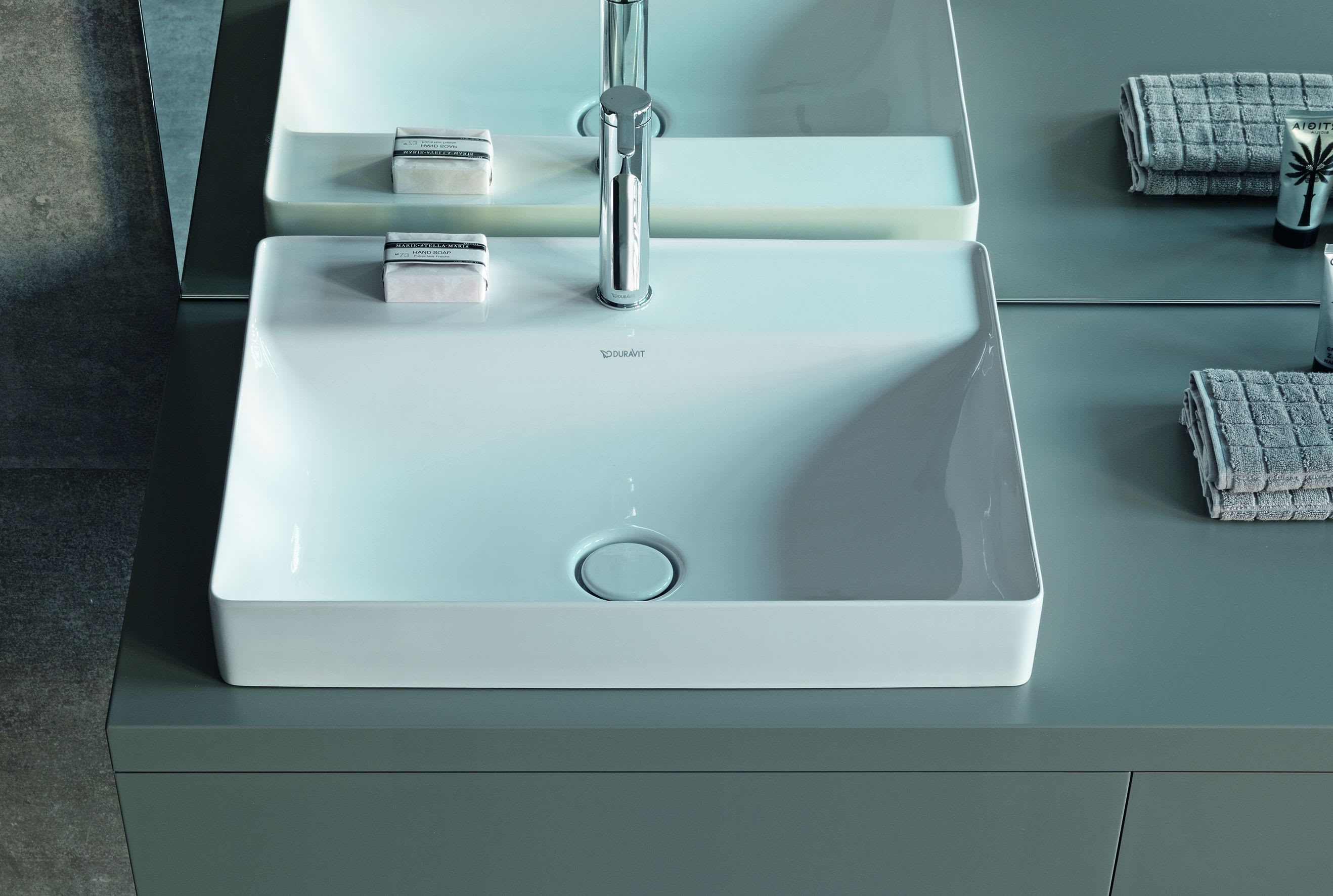 楽天 送料無料にならない White 2354600041 Duravit with Ground / Back Glazed 保存容器・ケース