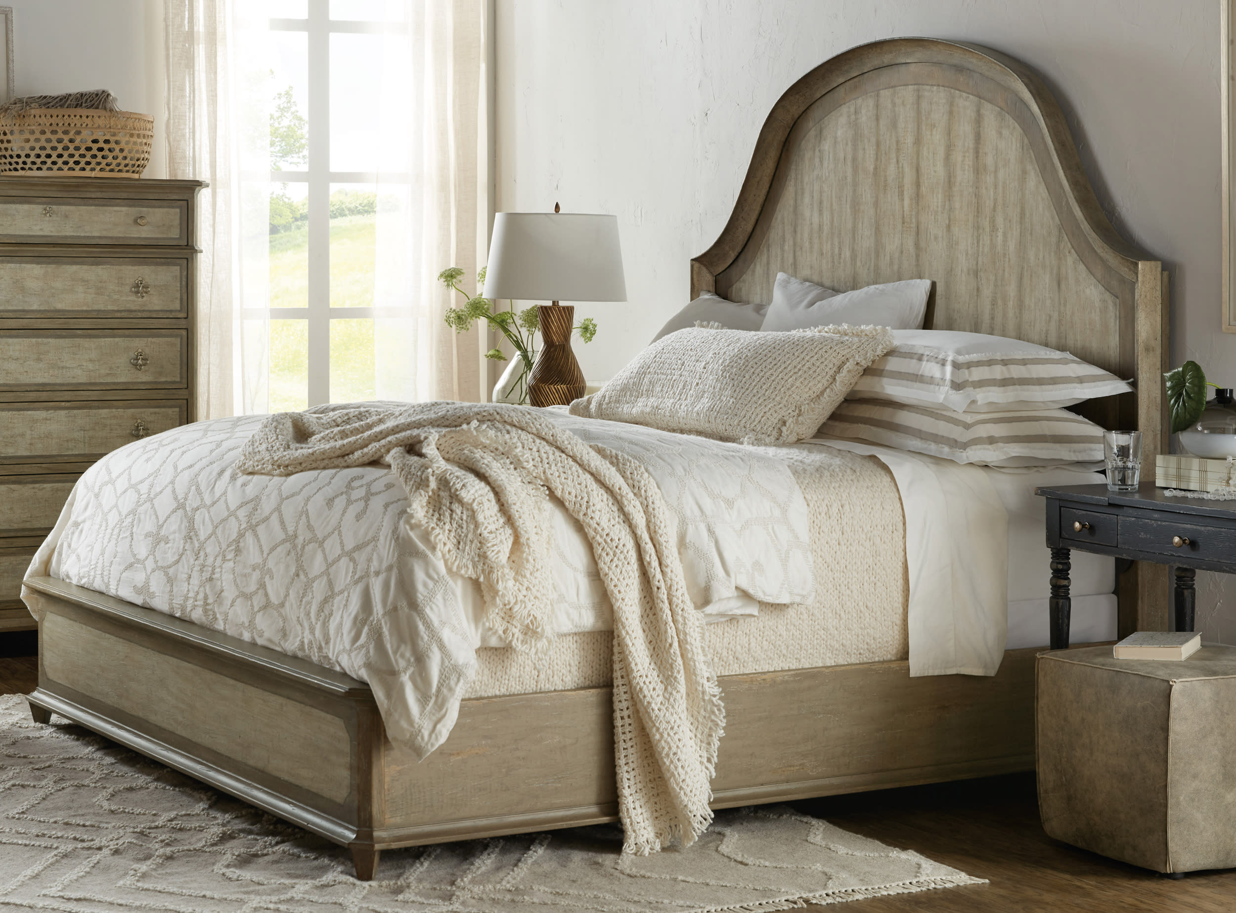 Hooker Furniture 6025-90266-83 Sorrento Taupe Alfresco Lauro