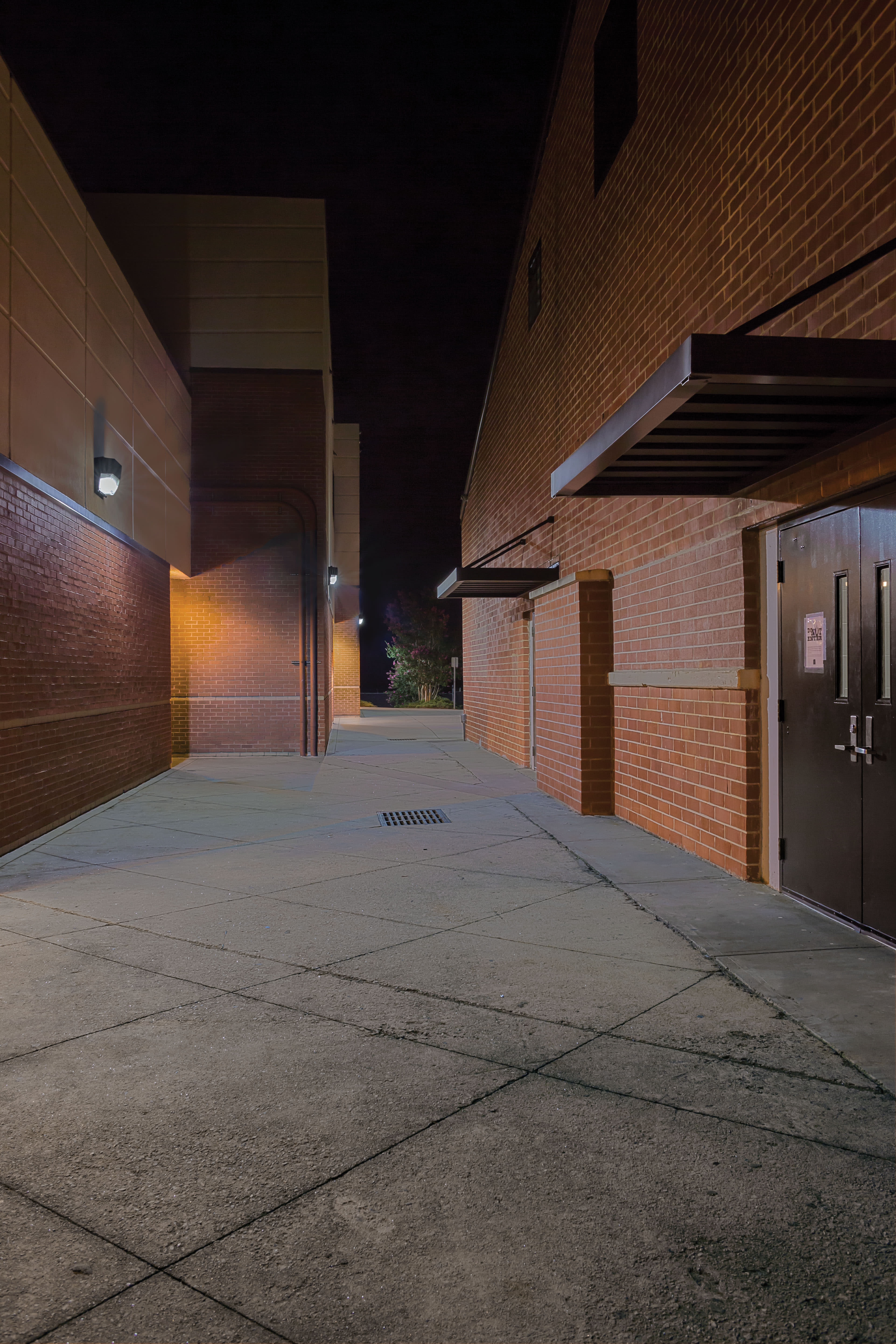 Lithonia Lighting Twp Led 30c 50k Dark Black Bronze 5000k Lithonia Lighting Twp Led 30c 50k Dark Black Bronze 5000k 16 1 8 Wide Integrated Commercial Wall Pack With Clear Synthetic Shade