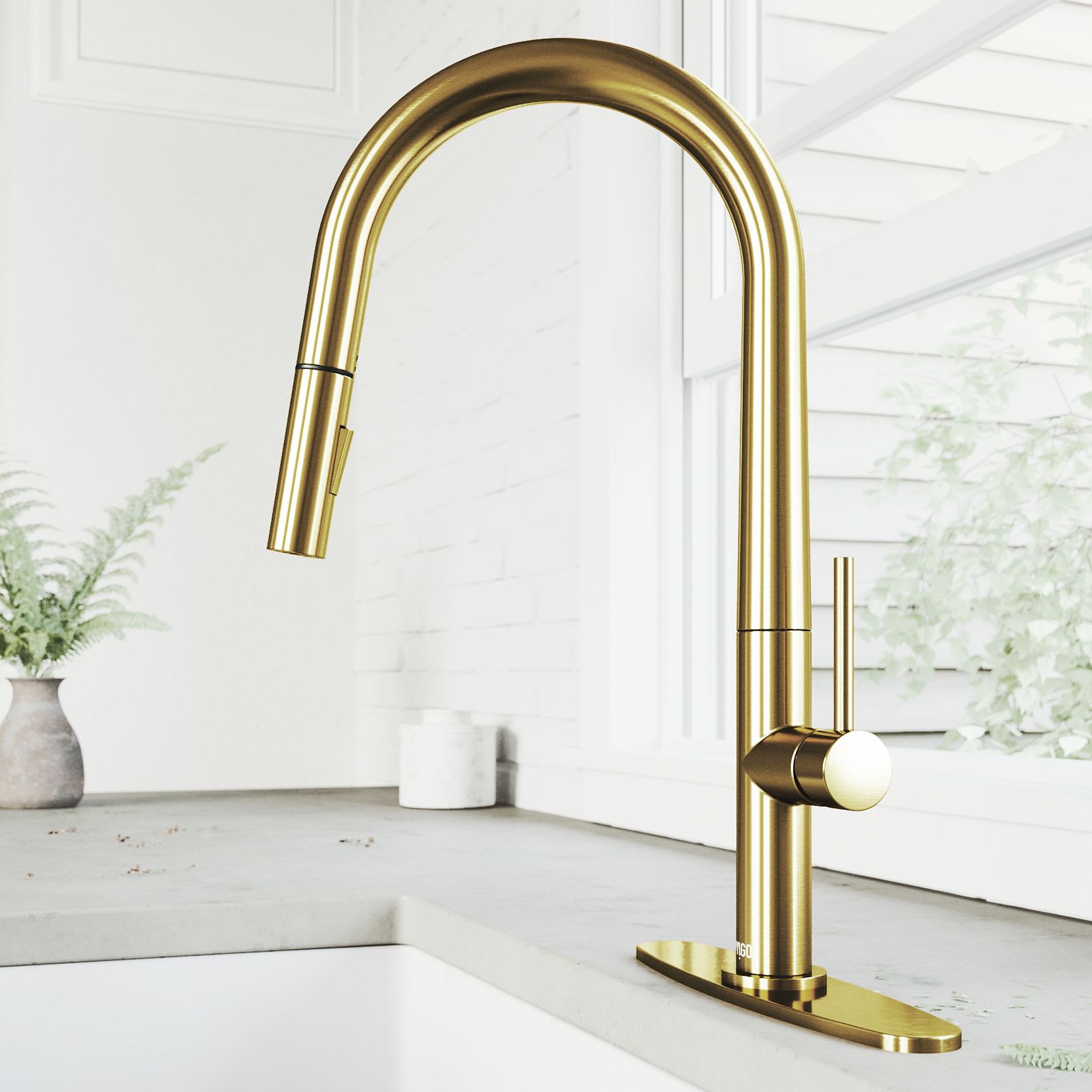 Vigo Vg02029mgk1 Matte Gold Greenwich 1 8 Gpm Swivel Kitchen