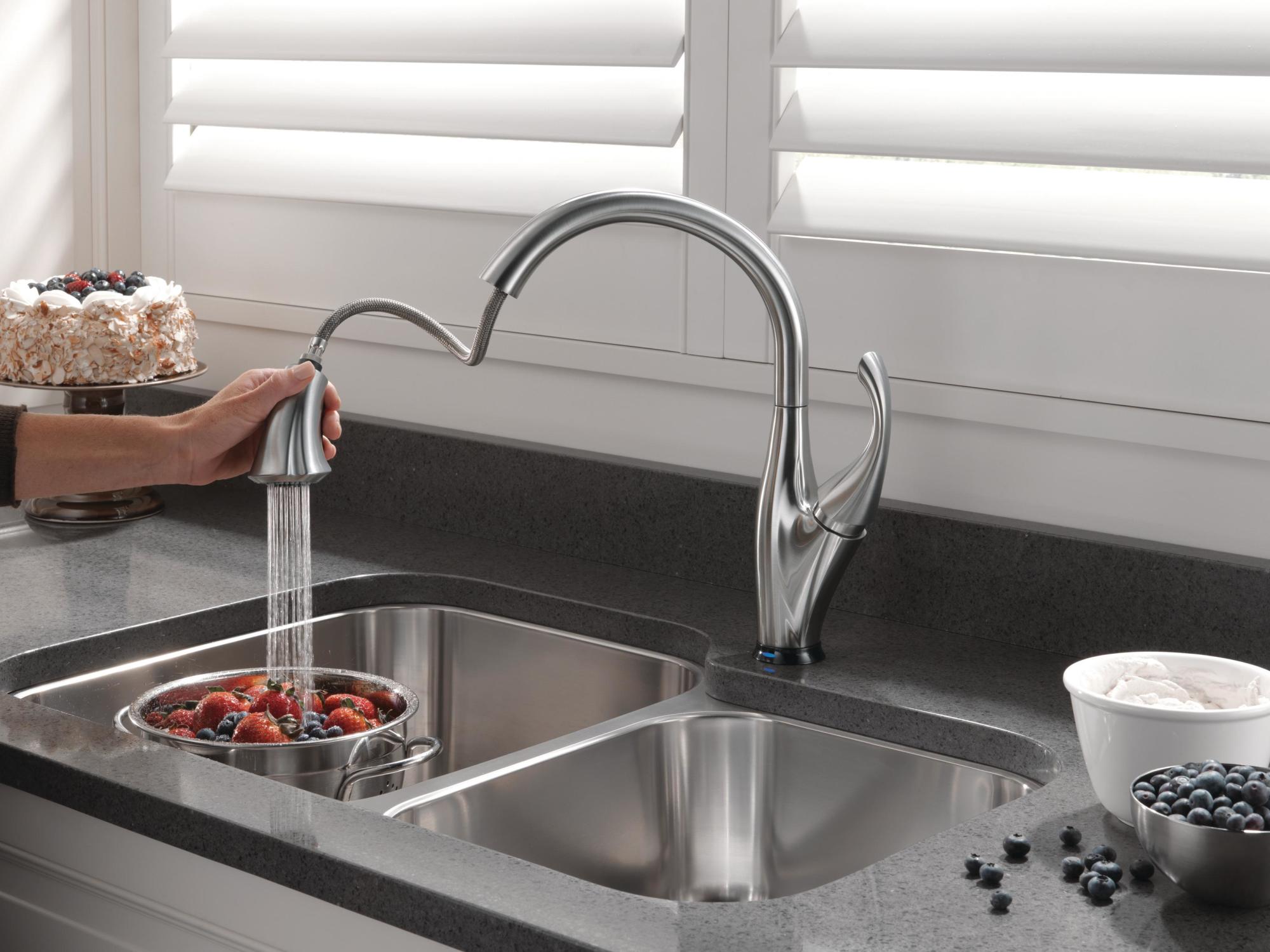 Delta 9192TDST Addison 1.8 GPM PullDown Kitchen Faucet Arctic