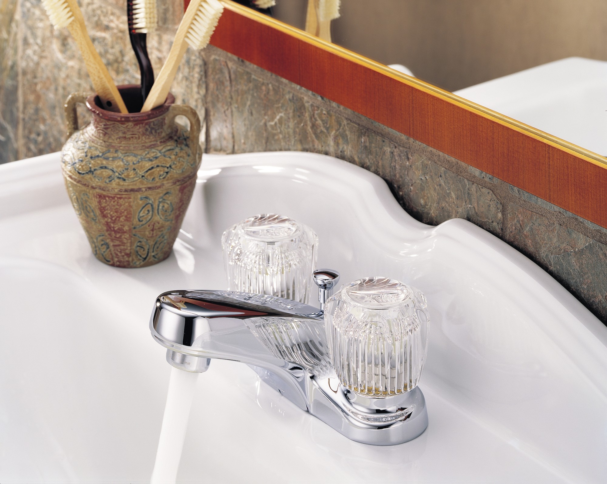 delta classic bathroom sink faucet