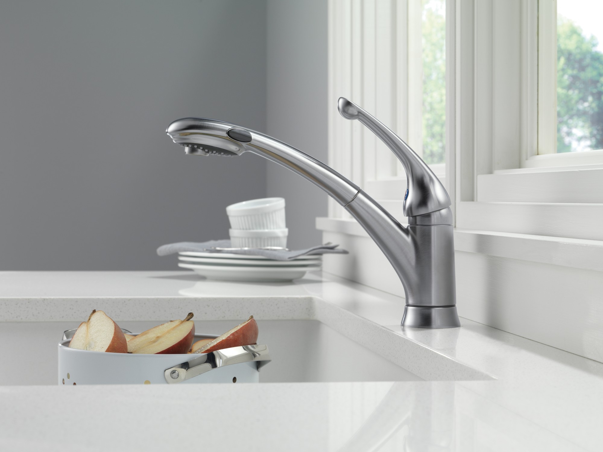Delta 470-DST Signature Pull-Out Kitchen Faucet - White | eBay