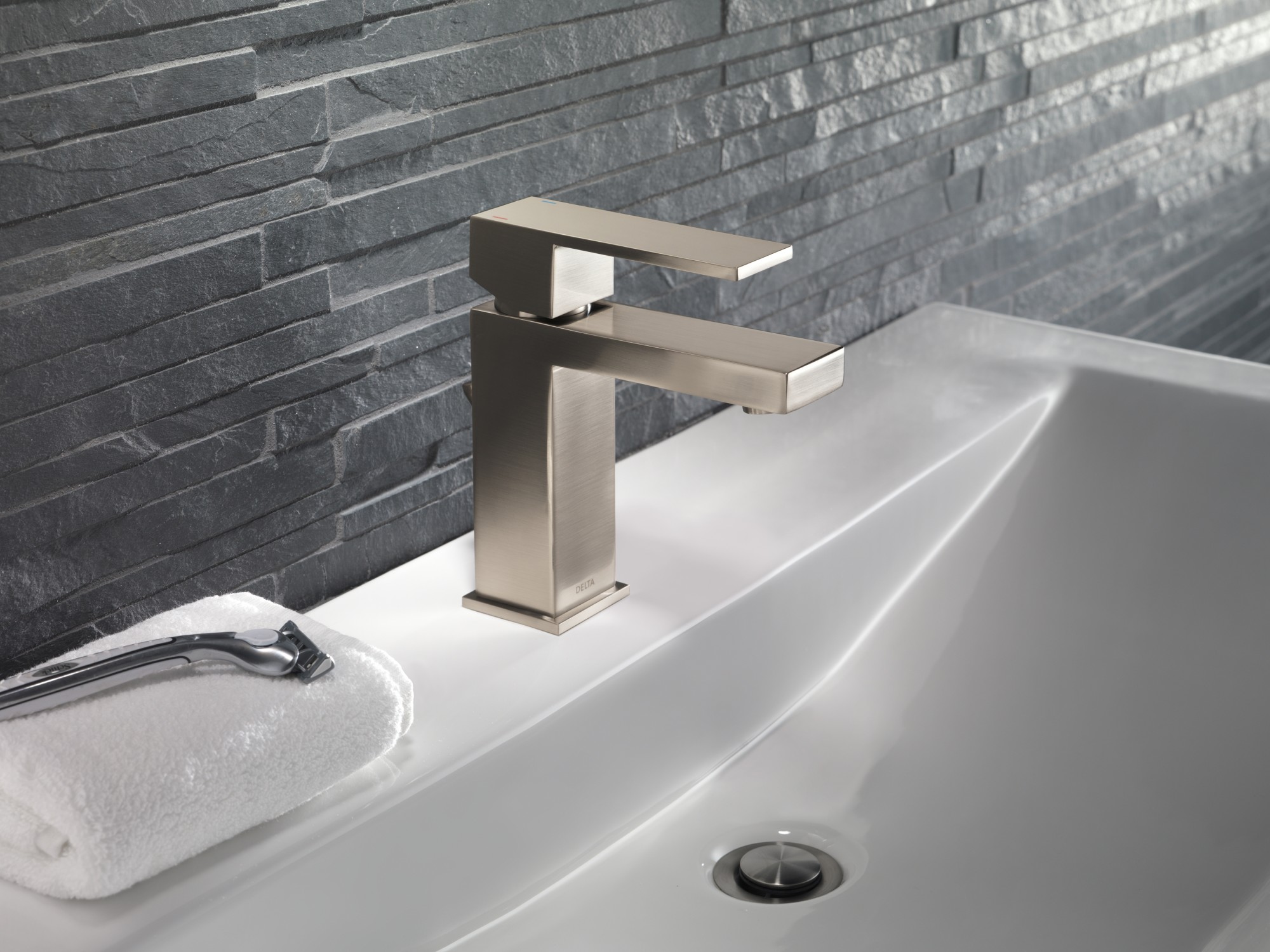Delta 567LFPP Angular Modern 1 Hole Bathroom Faucet Chrome eBay