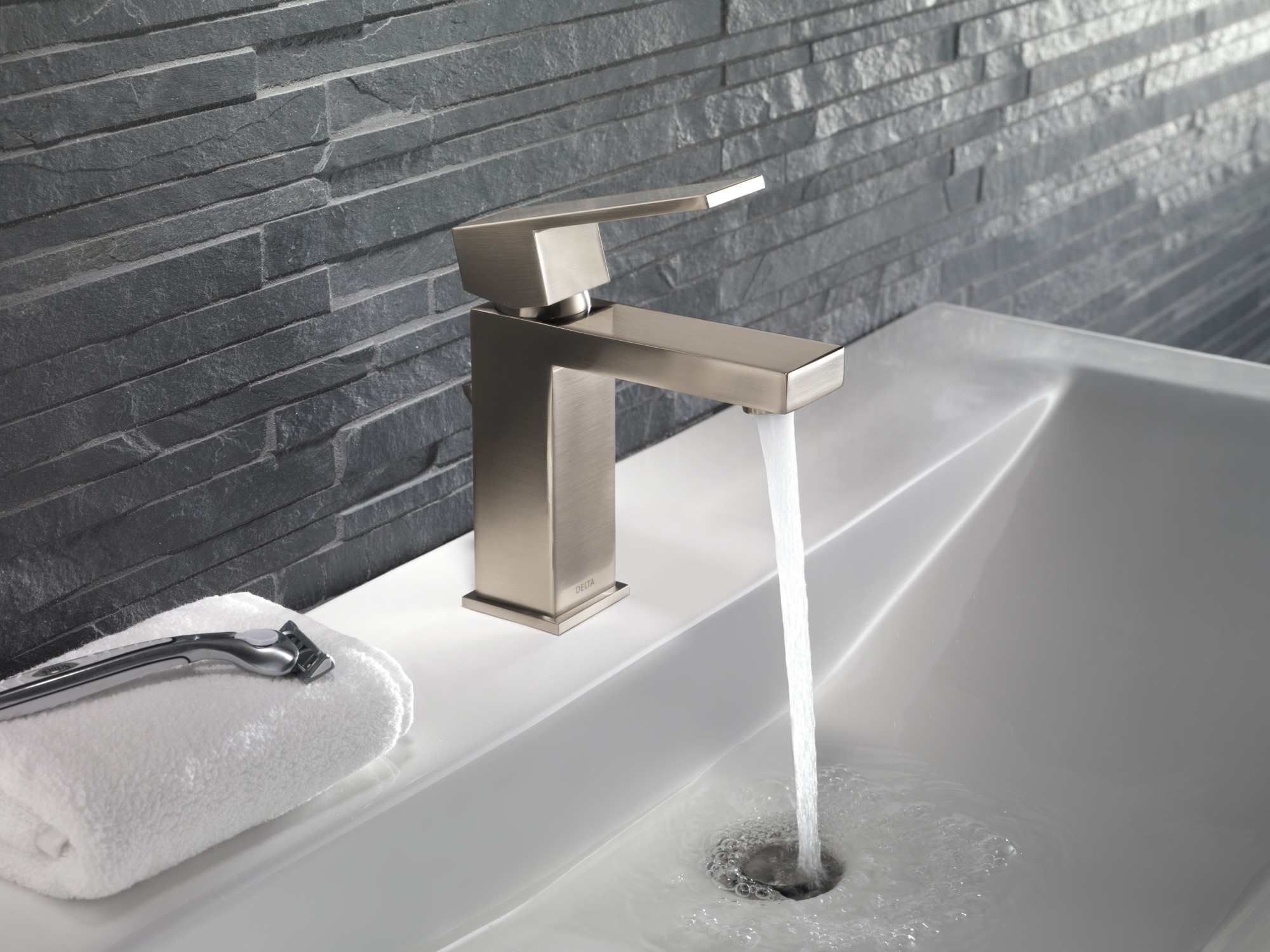 Delta 567LFPP Angular Modern 1 Hole Bathroom Faucet Chrome eBay
