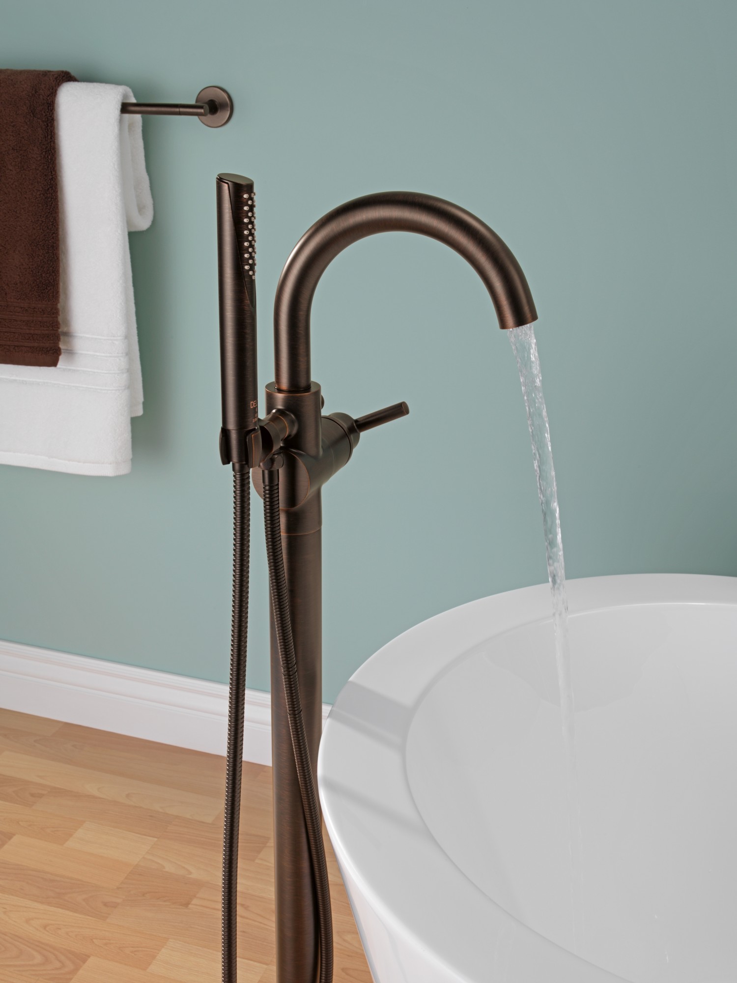 delta-t4759-fl-trinsic-floor-mounted-tub-filler-for-brilliance